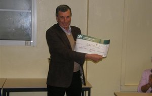 Un chèque remis par  Mr. DESCLAUX  Administrateur au Crédit Agricole Aquitaine