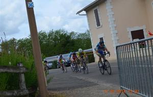 échappé dès le 2ème tour Jean-Louis MONCOUCUT a pris les choses en mains en compagnie de Pierre BOURGUIGNON, JO CAZENAVE, André Bégué et de la Championne de FRANCE 2011 Bernadette SERRES 