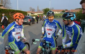 Pascal GROSHENS, Laurent DE SOUSA et Dominique MAGES après cette course cycliste UFOLEP de Saubrigues.