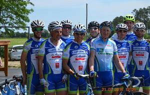L'équipe du Saint Paul Sports Cyclisme. 3ème et G.S catégories au départ de la course des Fêtes de AUDON