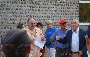 Le speaker Bernard MORLAS. Madame la Présidente du Comité des Fêtes. Monsieur Le Maire de Grenade sur Adour. Le Président de l'UC Aire Barcelonne