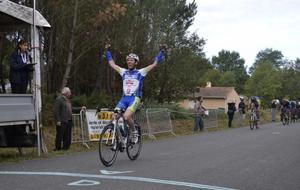 Lionel SUHUBIETTE Vainqueur de la première étape.