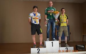 Podium 1ère catégorie.
Jean-Frédéric LARRUE (VC Montois) vainqueur.