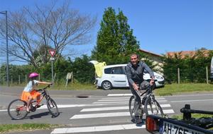 Le co-Président du Saint Paul Sports Cyclisme et sa fille.