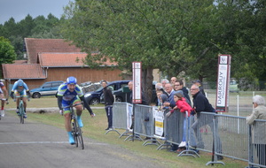 Victoire au sprint de Sébastien ARTOLA en 3ème catégorie.
