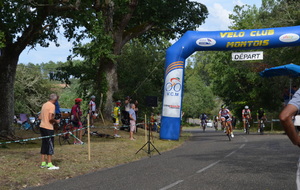 Arrivée des 3ème catégorie.
Bastien JORDAN Vainqueur.