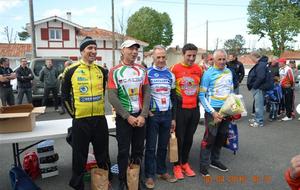 Maurice PARNAUT termine 3ème au sprint en 2ème catégorie, course UFOLEP organisée ce samedi 30 Avril 2016 par le club des Boucles de L'Adour.