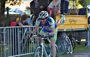 Lionel SUHUBIETTE se classe 5ème à Créon D'Armagnac, le Lundi 21 Août 2017. Course cycliste FFC, ouverte aux 2/3/ Juniors. Prix des Fêtes 