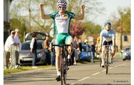 COURSE CYCLISTE DU PAYS D'ORTHE  F F C 2/3/ Juniors / PC Open le 14 Avril 2013