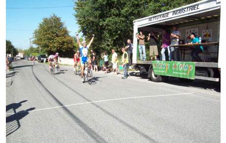 Laurent ROCHETEAU vainqueur à Dompierre sur Yon (Vendée) en 1ére catégorie  le31 Aout 2014