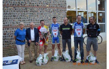 Prix des Fêtes de Grenade sur Adour le vendredi 3 Juin 2016. Course cycliste organisée par le club de l'UC AIRE Barcelonne et le comité des fêtes.