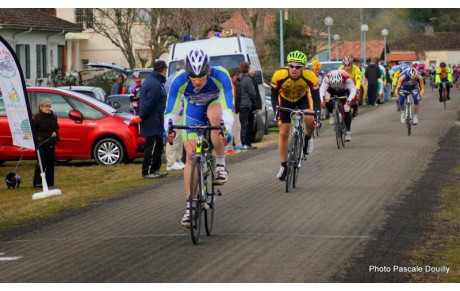 Florian SAUBION se classe 2ème au sprint, à NOGARO, en deuxième catégorie, le jeudi 21 Juin 2018